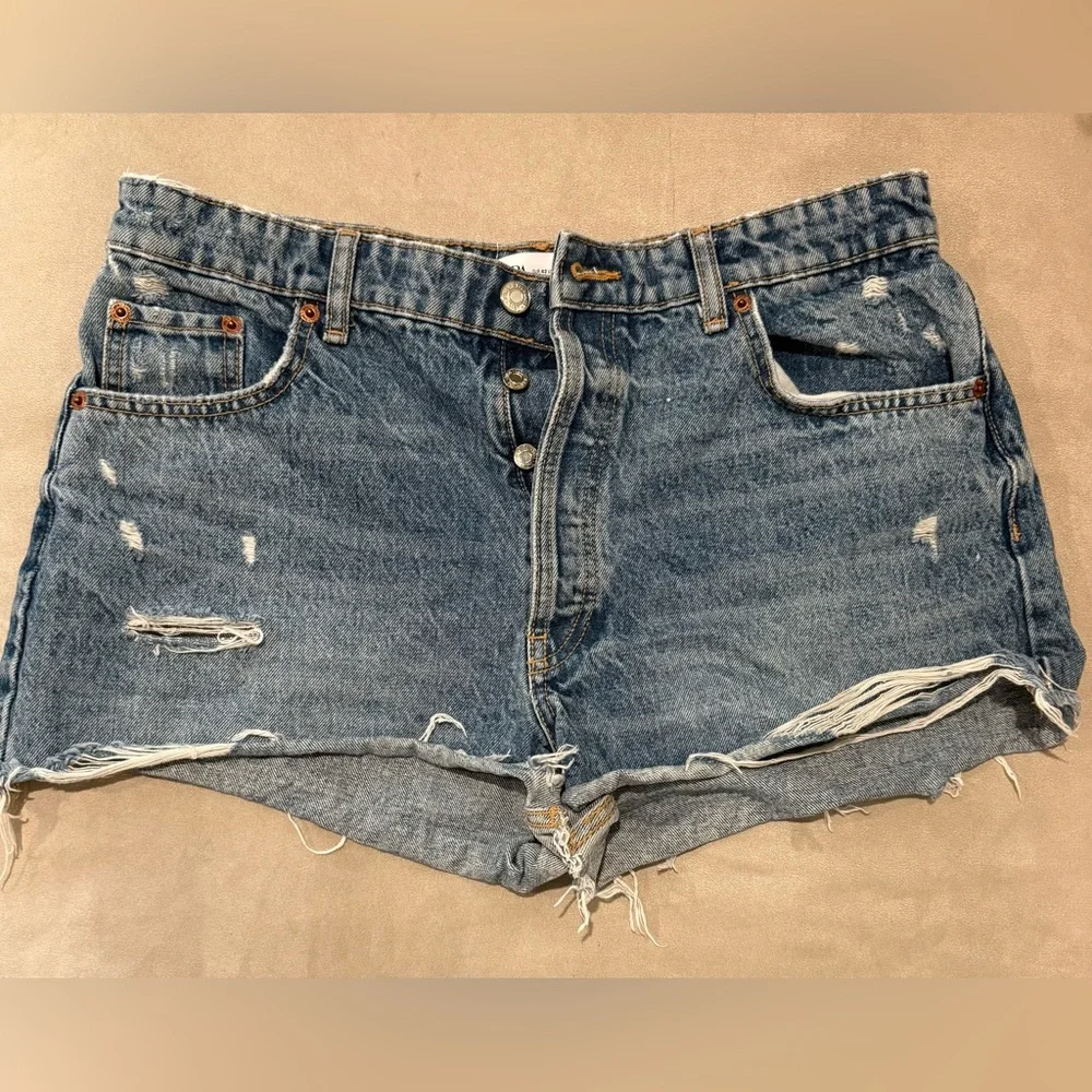 ZARA High waist Distressed Women Shorts Size‎ 10